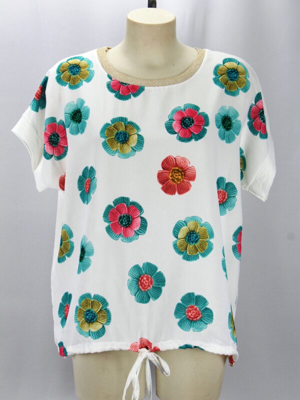 tee shirt femme colorée avec pleins de fleurs